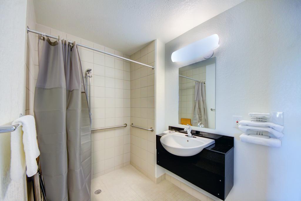 Americas Best Value Inn Стилуотер Номер фото